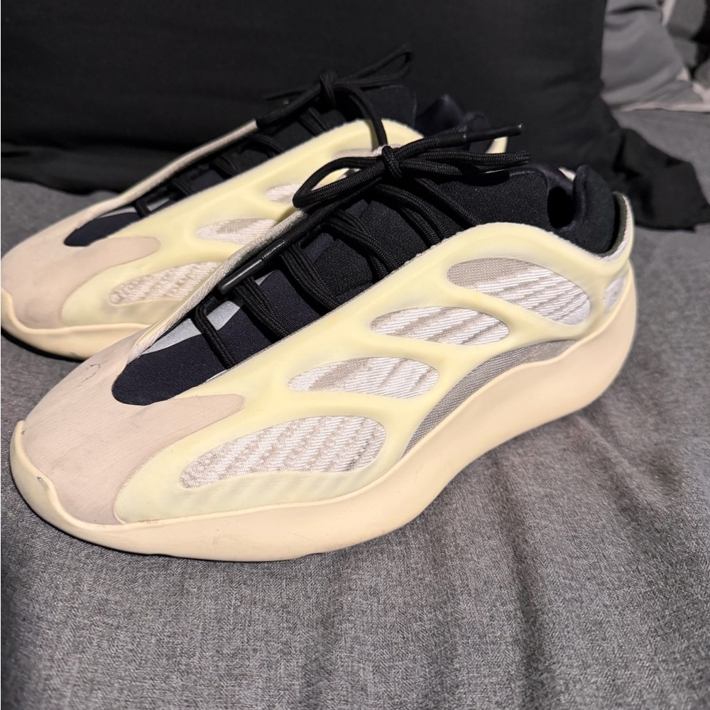 adidas Yeezy 700 V3
Azael - Picture 4 of 6
